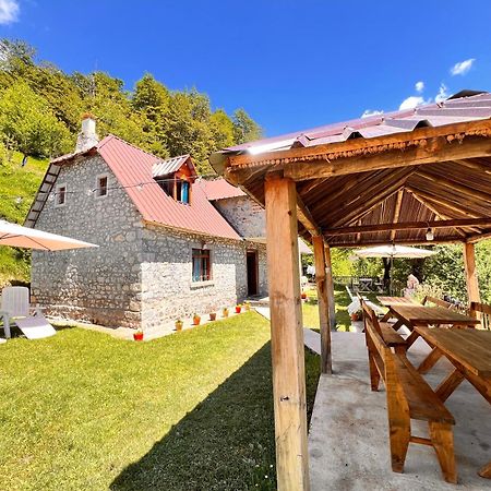 Guest House Gjelaj Тет Екстериор снимка