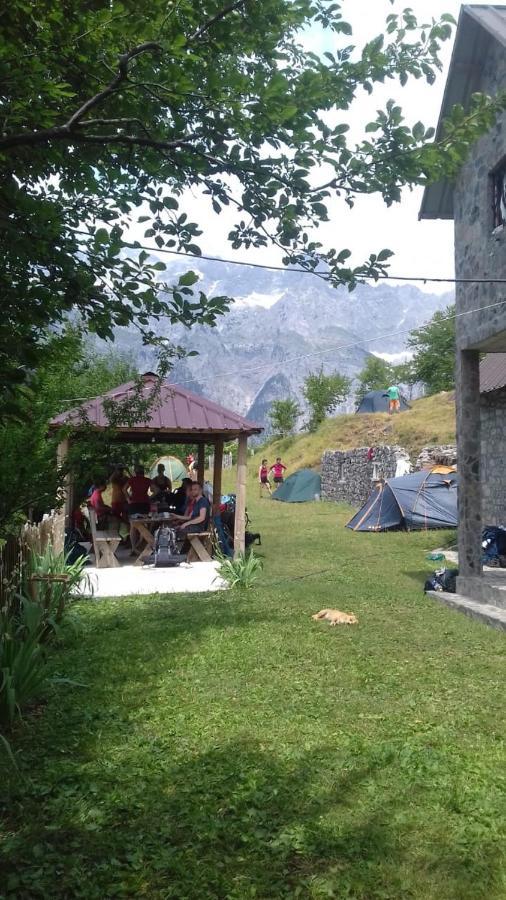 Guest House Gjelaj Тет Екстериор снимка