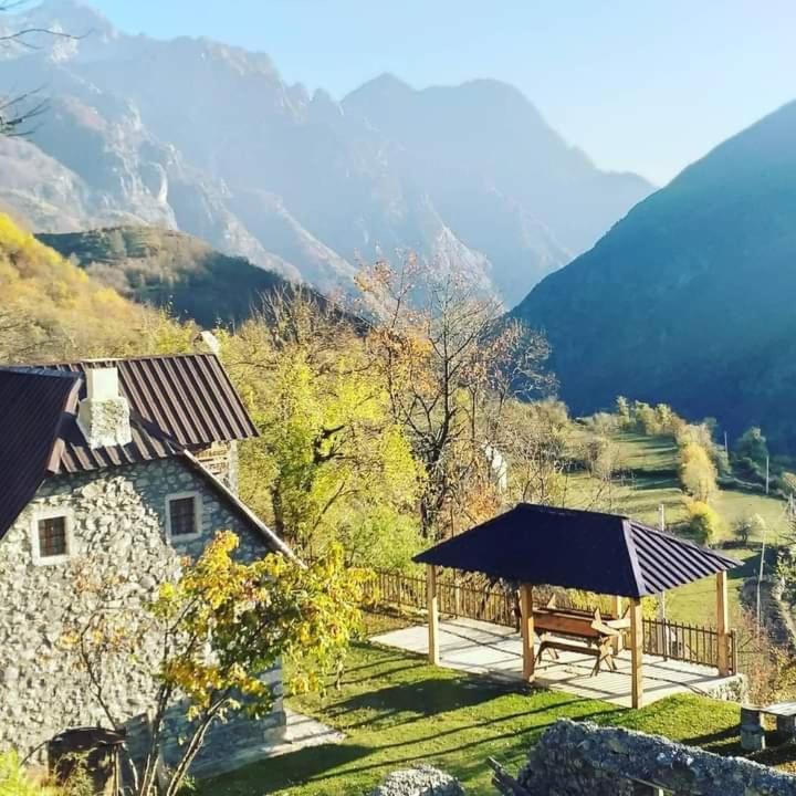 Guest House Gjelaj Тет Екстериор снимка
