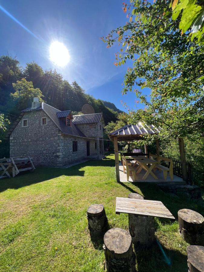 Guest House Gjelaj Тет Екстериор снимка