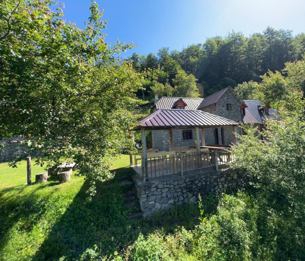 Guest House Gjelaj Тет Екстериор снимка