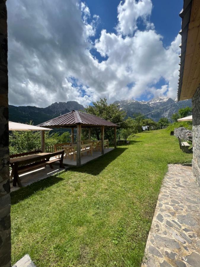 Guest House Gjelaj Тет Екстериор снимка