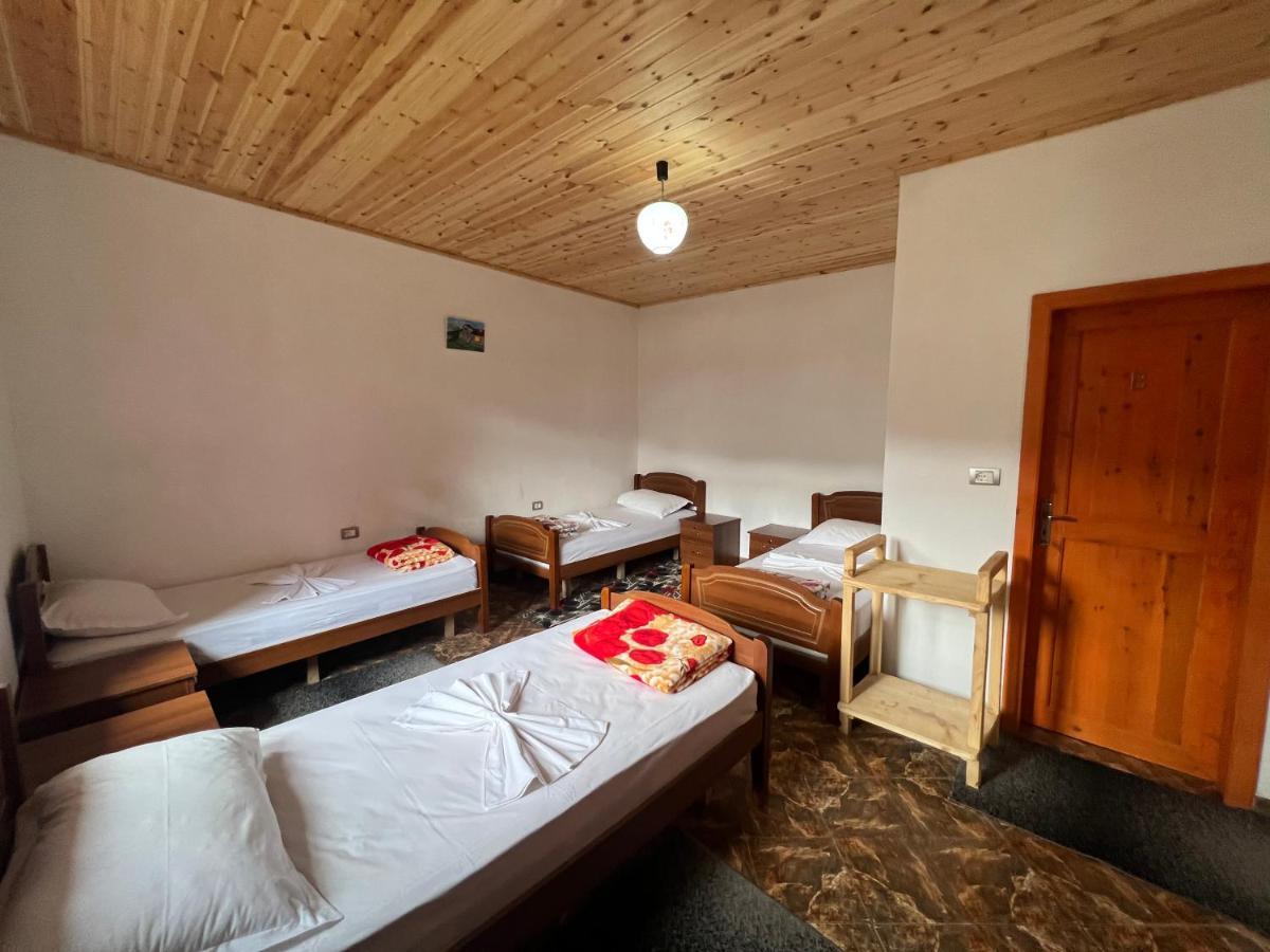 Guest House Gjelaj Тет Екстериор снимка