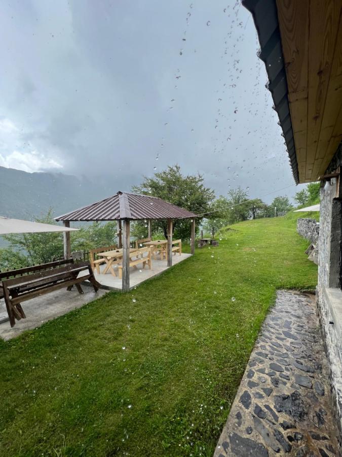 Guest House Gjelaj Тет Екстериор снимка