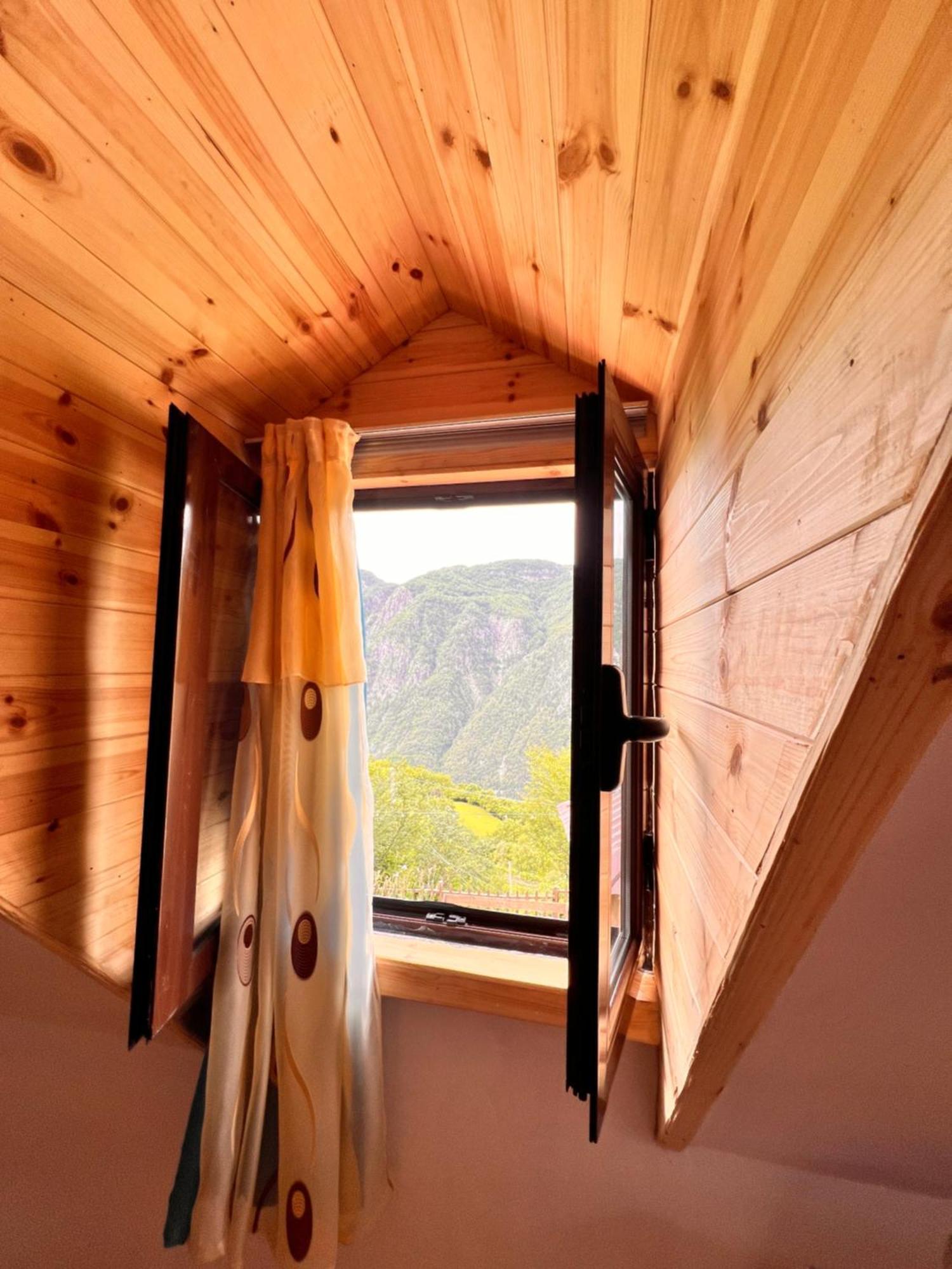 Guest House Gjelaj Тет Екстериор снимка
