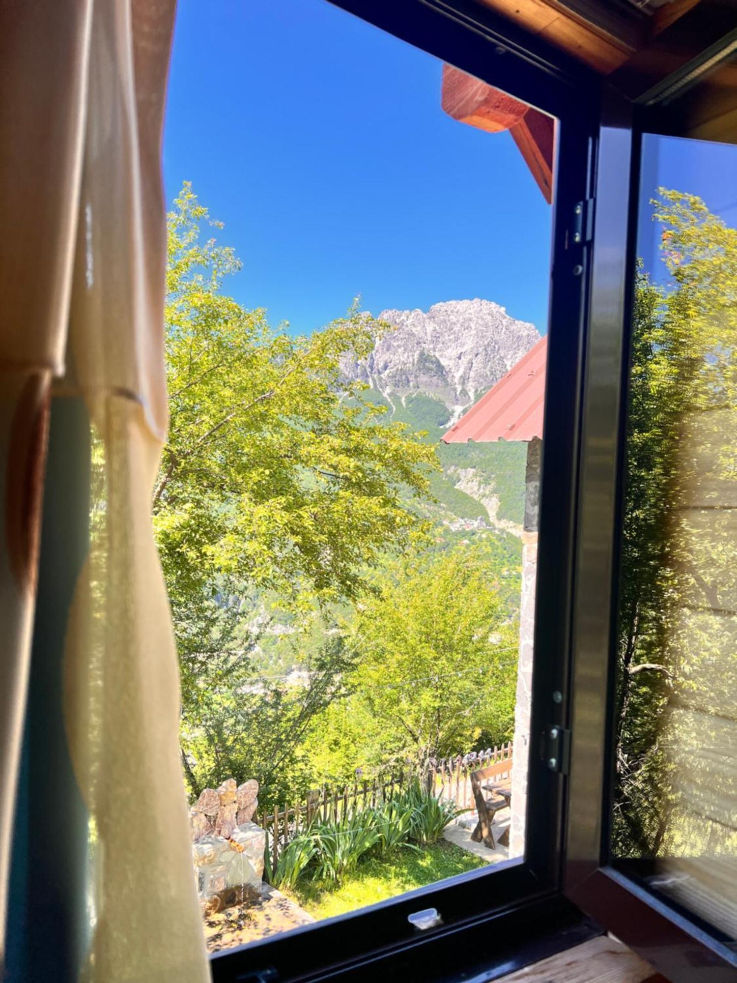 Guest House Gjelaj Тет Екстериор снимка