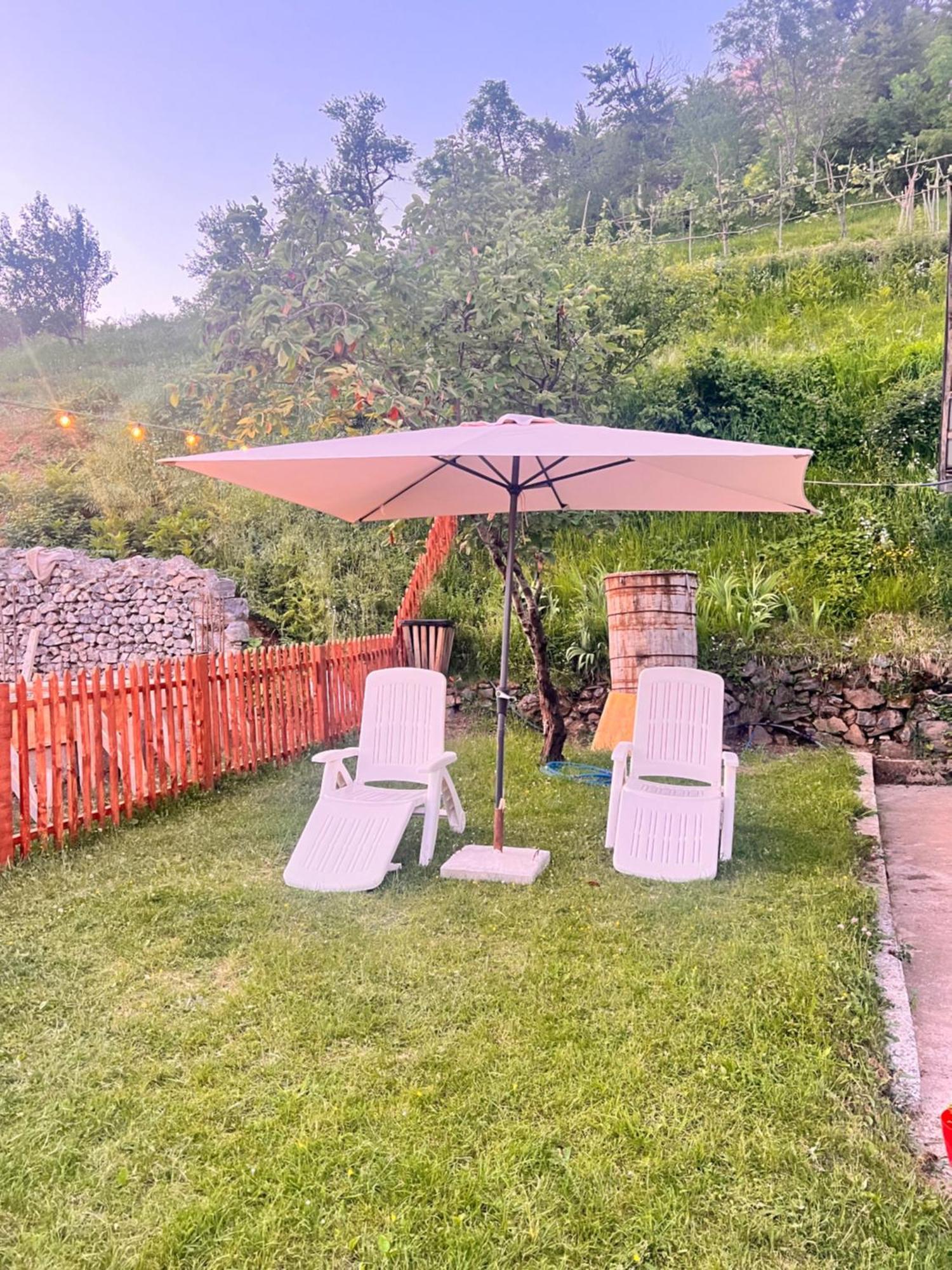 Guest House Gjelaj Тет Екстериор снимка