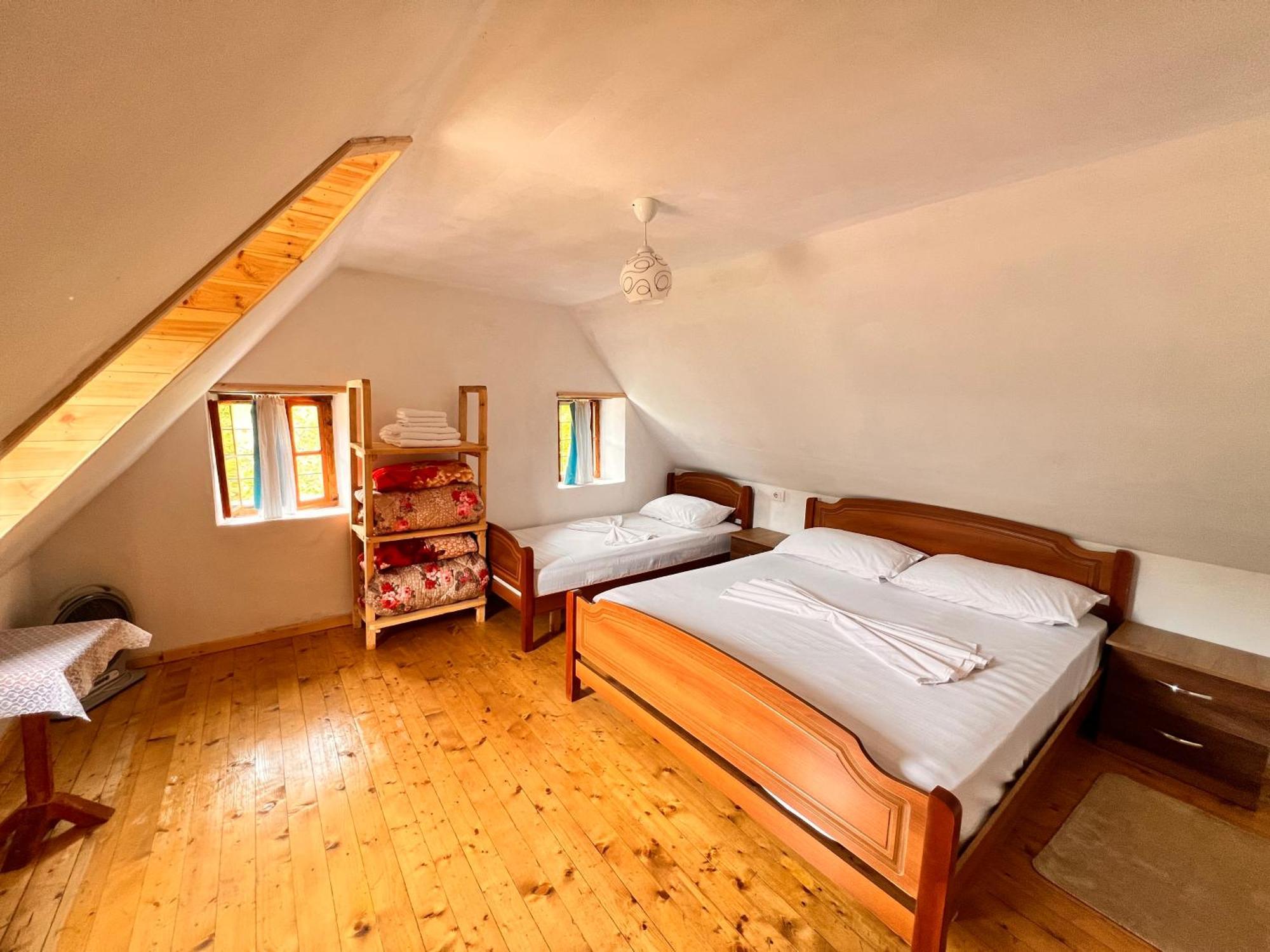 Guest House Gjelaj Тет Екстериор снимка