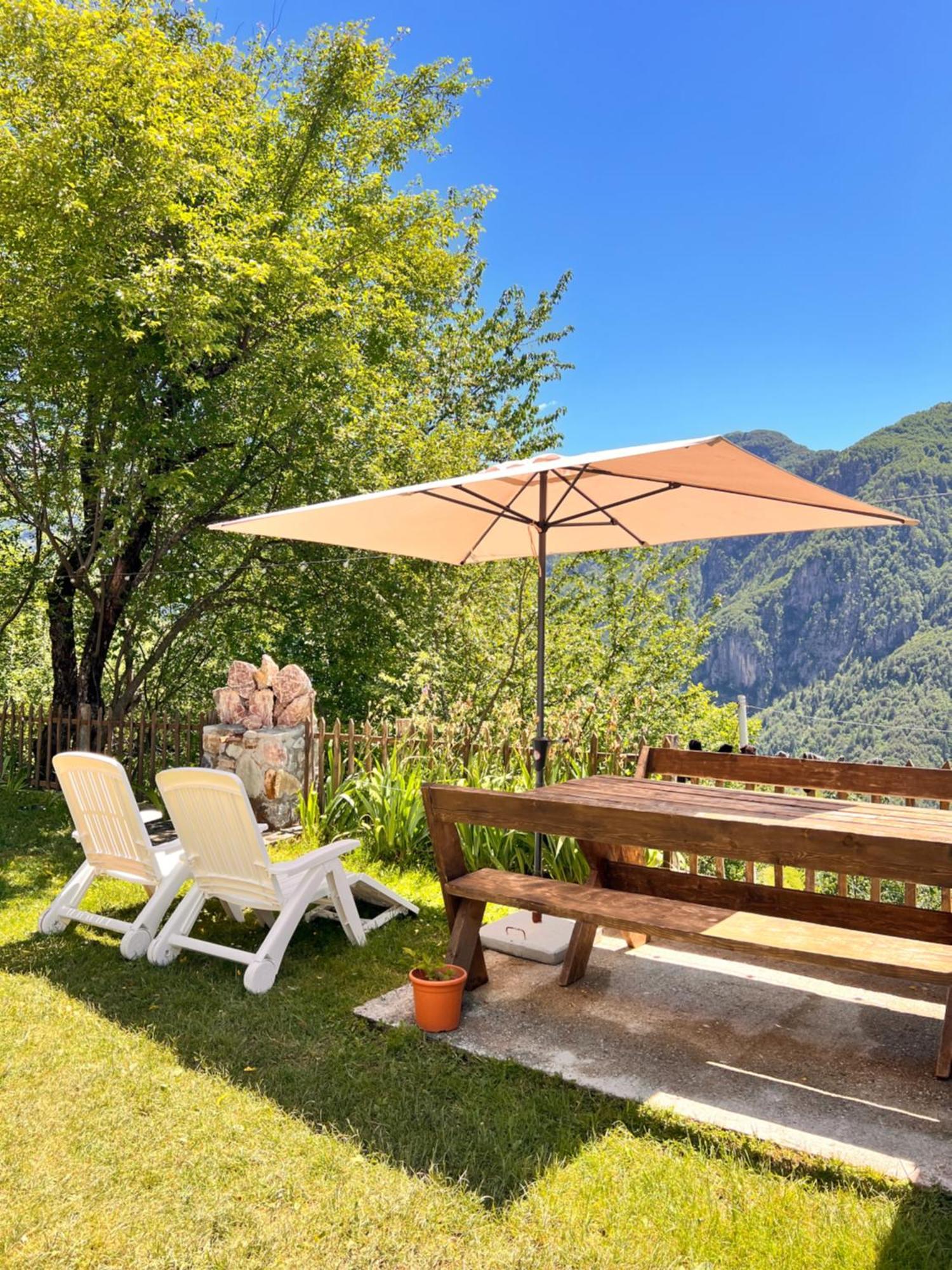 Guest House Gjelaj Тет Екстериор снимка