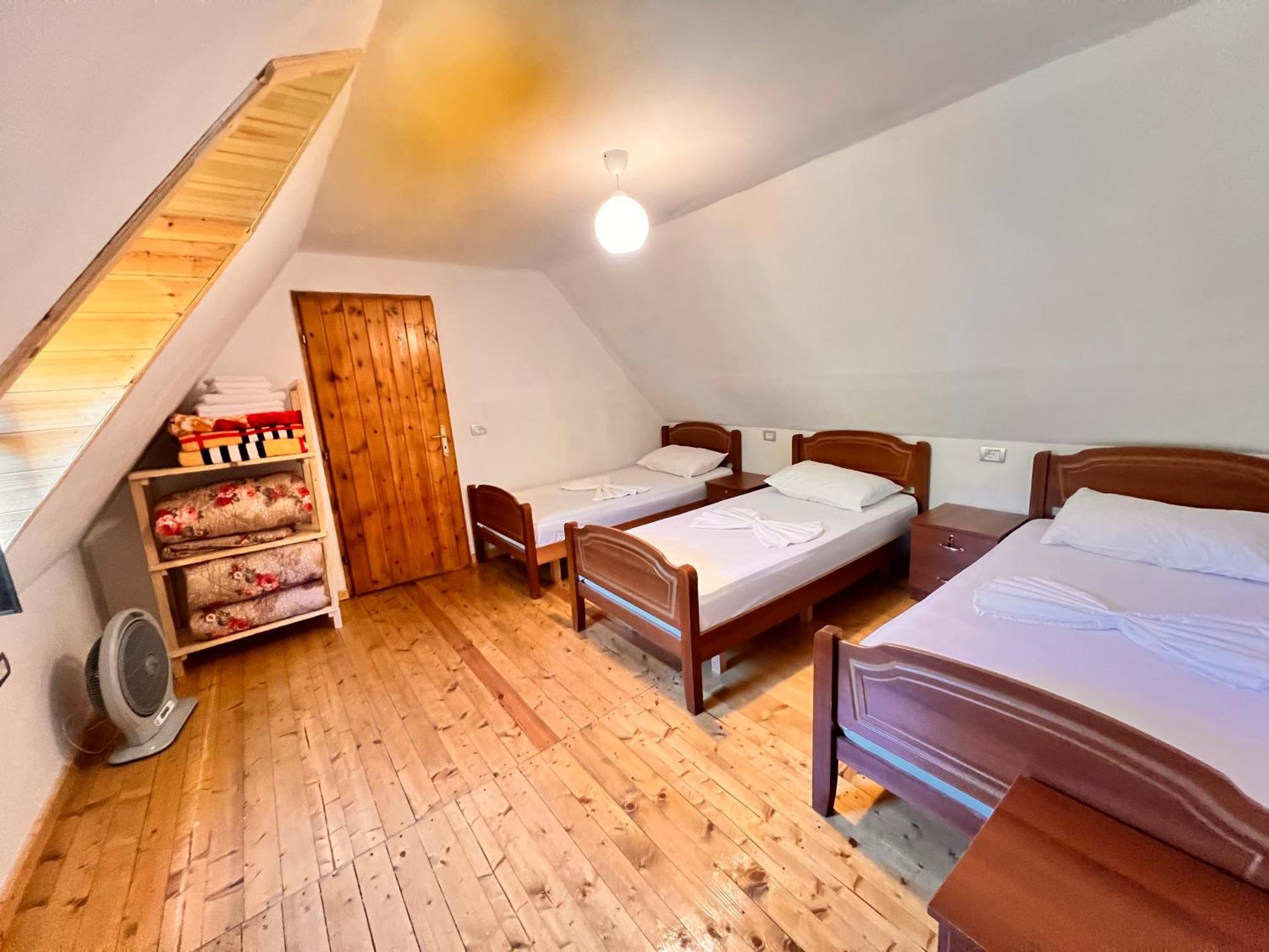 Guest House Gjelaj Тет Екстериор снимка
